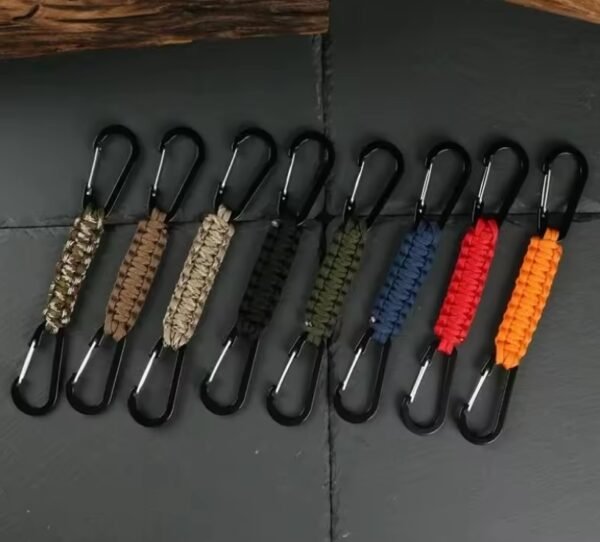 Llavero Paracord cordón trenzado de doble hebilla.